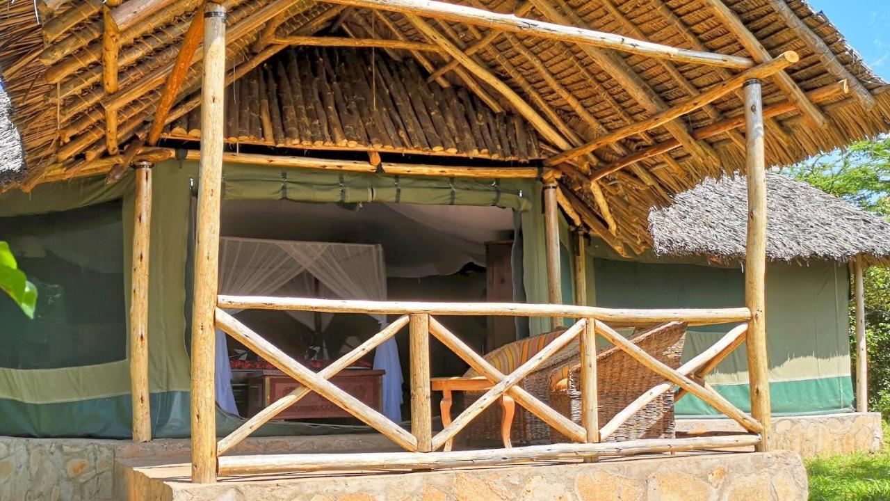Osero Lodge Ololaimutiek Exteriör bild